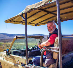 Harry Wijnvoord im Jeep auf Safari